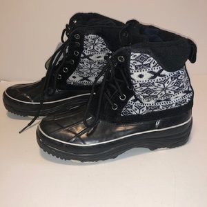 Khombu size 7 snow, winter boots NWT